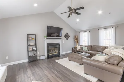 3 Cove Drive Derry NH 03038
