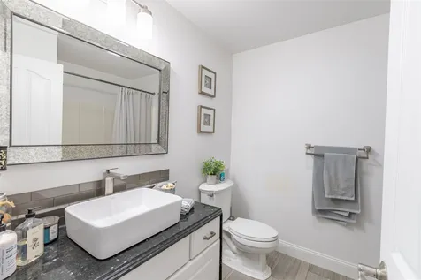3 Cove Drive Derry NH 03038