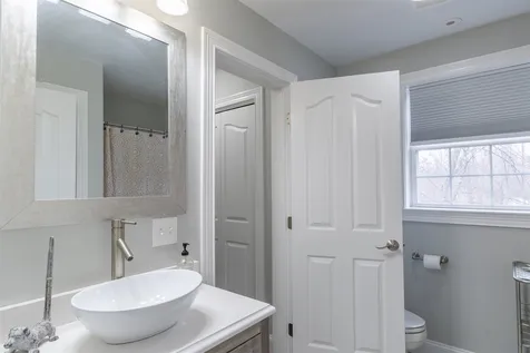 3 Cove Drive Derry NH 03038
