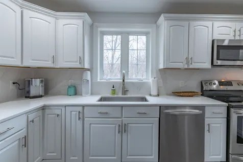 3 Cove Drive Derry NH 03038