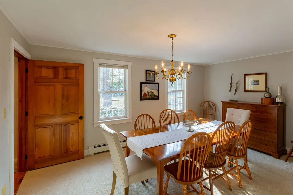 12 Coach Road Stratham NH 03885