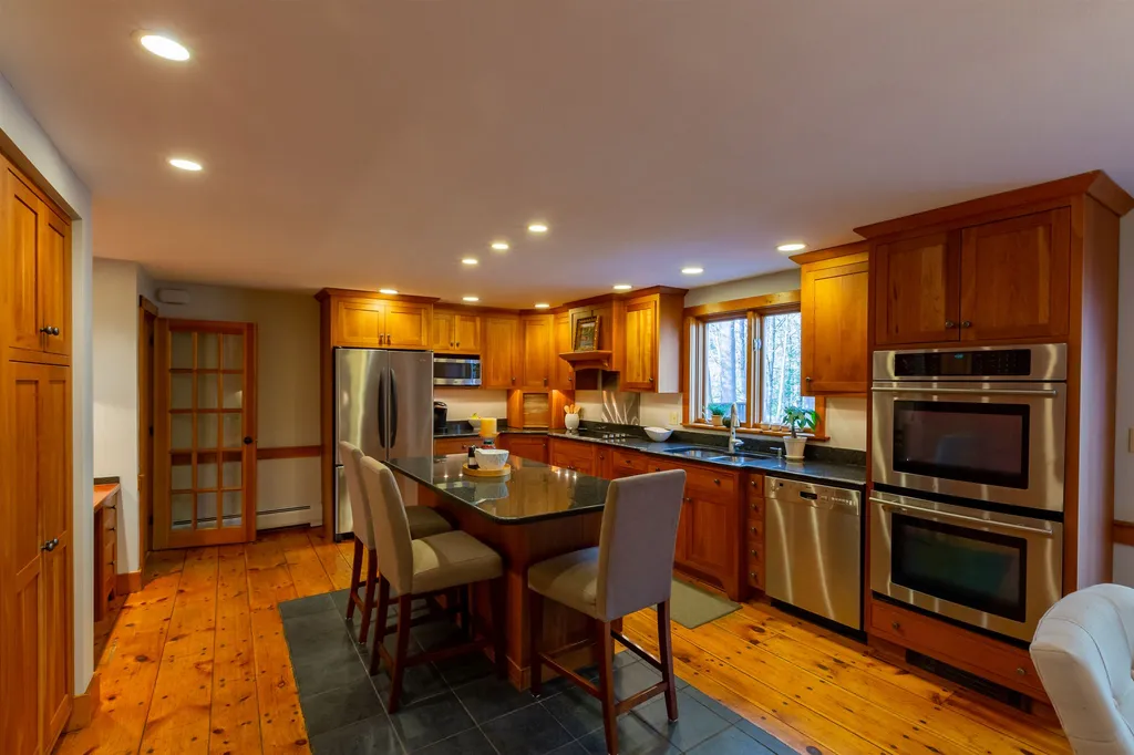 12 Coach Road Stratham NH 03885