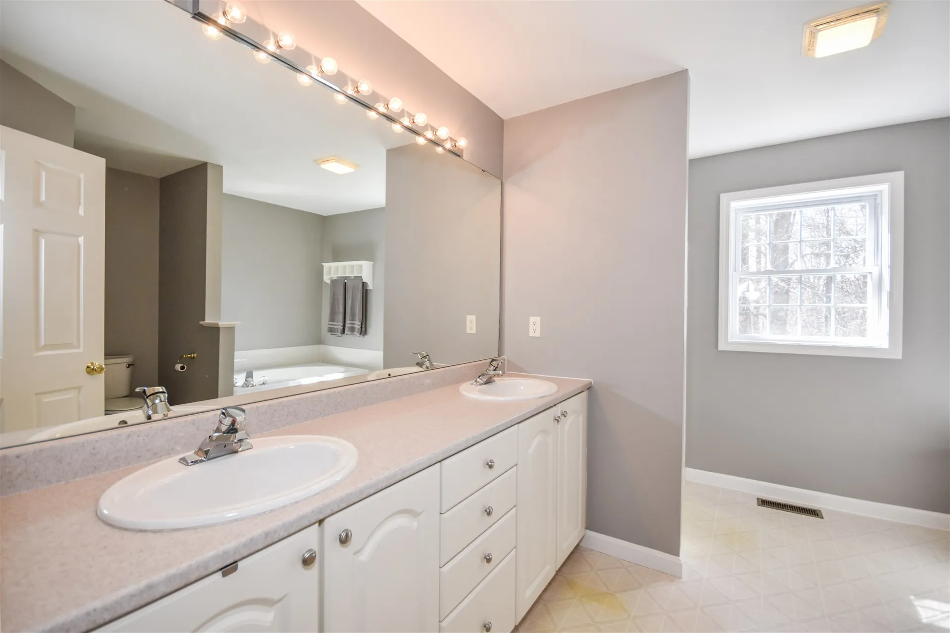 12 Quaker Lane Dover NH 03820
