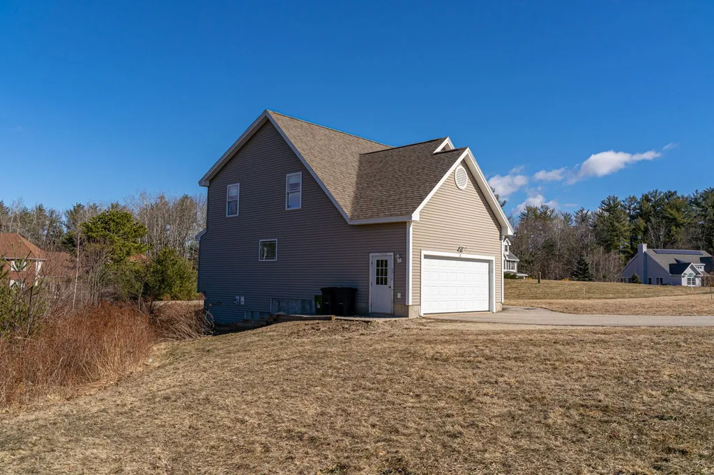 12 Gladiola Way Dover NH 03820