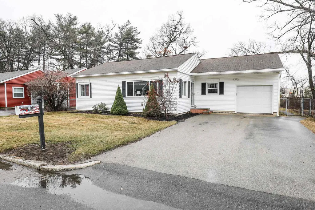 31 Seames Drive Manchester NH 03103
