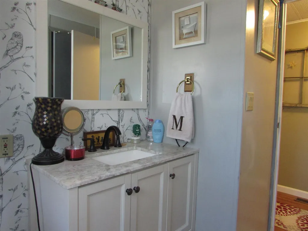1 Eastman Avenue Wolfeboro NH 03894