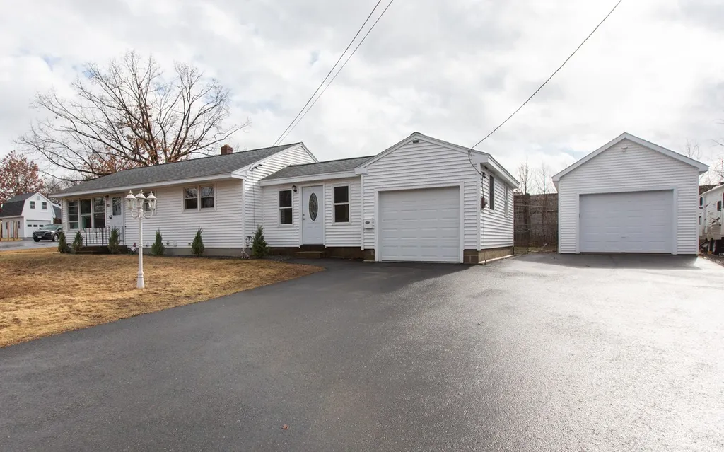 20 Forest Hills Drive Nashua NH 03060