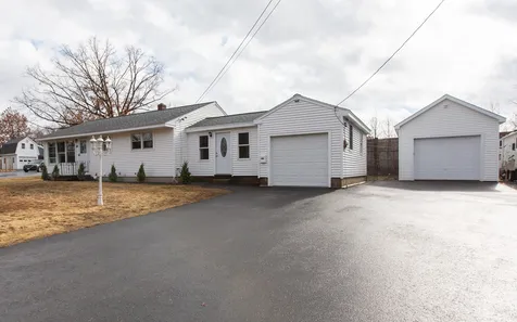 20 Forest Hills Drive Nashua NH 03060