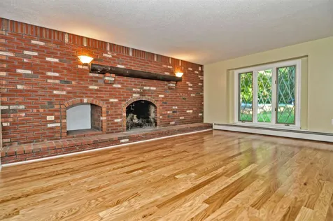 21 Dianna Road Londonderry NH 03053