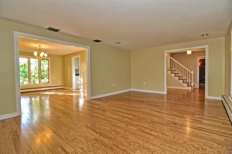 21 Dianna Road Londonderry NH 03053