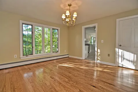21 Dianna Road Londonderry NH 03053