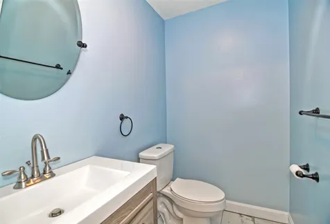 21 Dianna Road Londonderry NH 03053