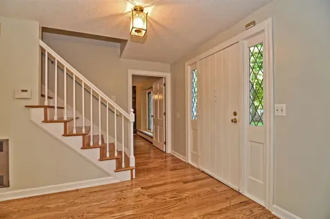 21 Dianna Road Londonderry NH 03053