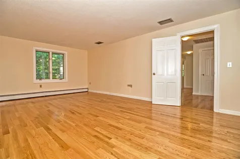 21 Dianna Road Londonderry NH 03053