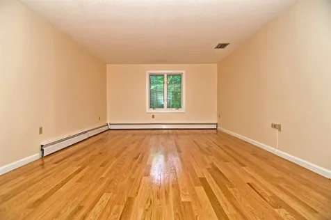 21 Dianna Road Londonderry NH 03053