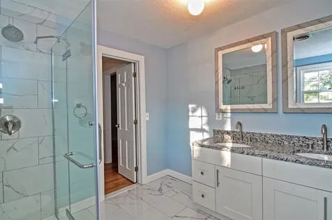 21 Dianna Road Londonderry NH 03053