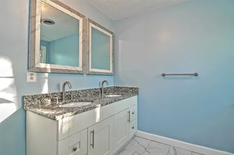 21 Dianna Road Londonderry NH 03053
