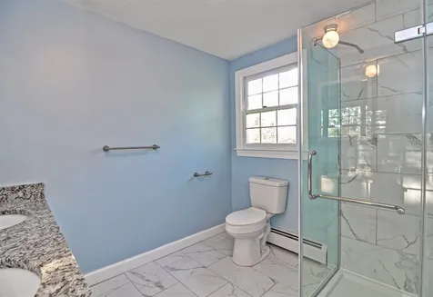21 Dianna Road Londonderry NH 03053