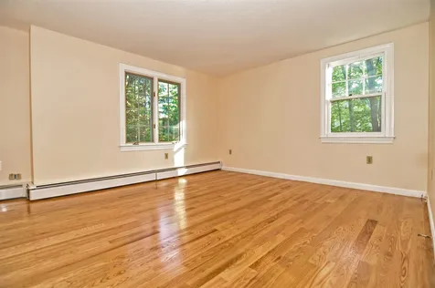 21 Dianna Road Londonderry NH 03053