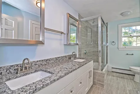 21 Dianna Road Londonderry NH 03053