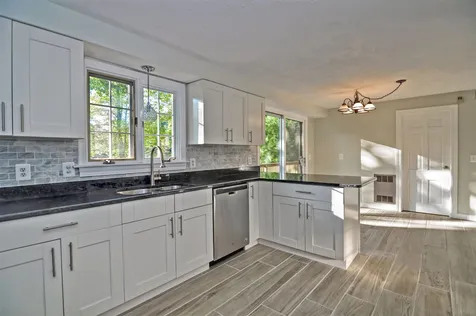21 Dianna Road Londonderry NH 03053