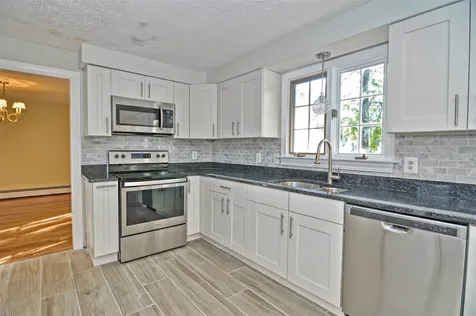 21 Dianna Road Londonderry NH 03053