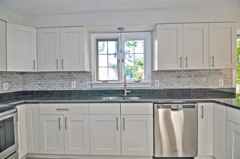 21 Dianna Road Londonderry NH 03053