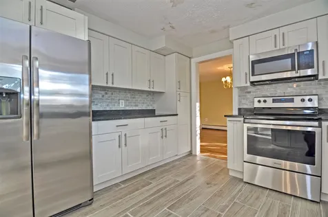 21 Dianna Road Londonderry NH 03053