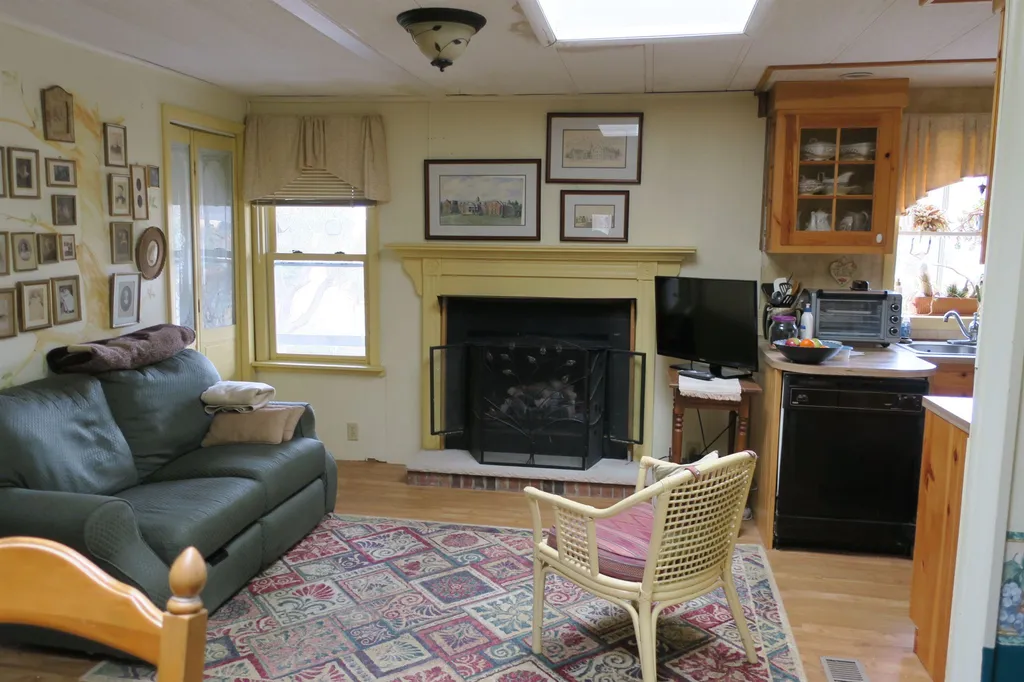 106 Exeter Road Kingston NH 03848