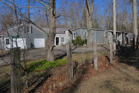 106 Exeter Road Kingston NH 03848