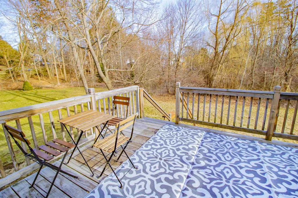 93 Woodlawn Circle Portsmouth NH 03801