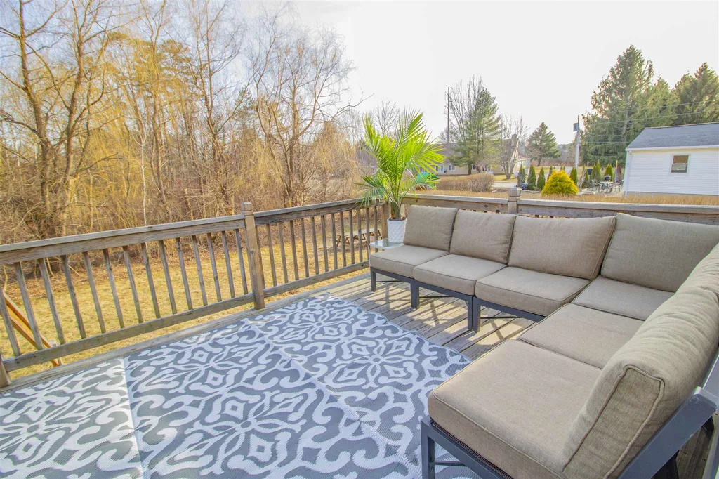 93 Woodlawn Circle Portsmouth NH 03801
