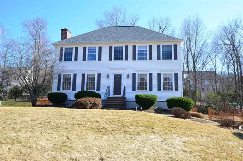 11 Burbank Way Hooksett NH 03106-2224