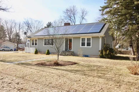 16 Oakwood Street Hudson NH 03051