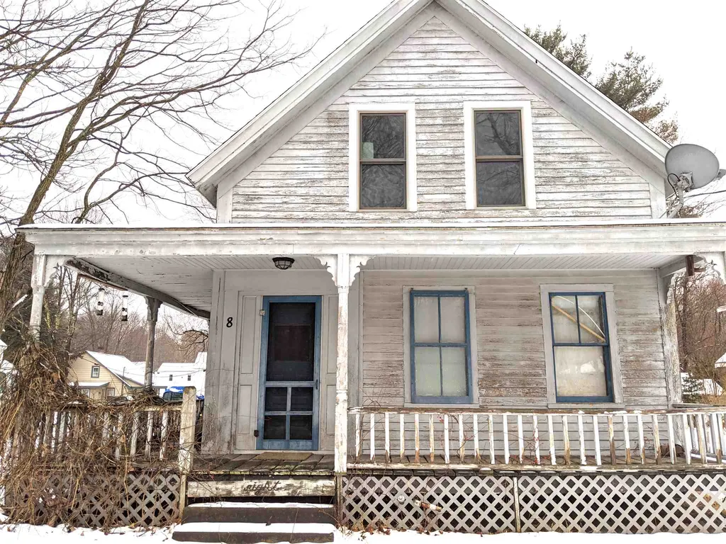 8 Elm Street Newton NH 03859