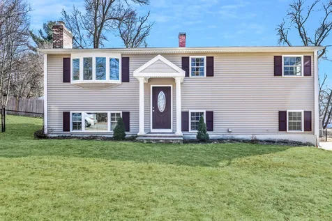1 Daw Street Hudson NH 03051