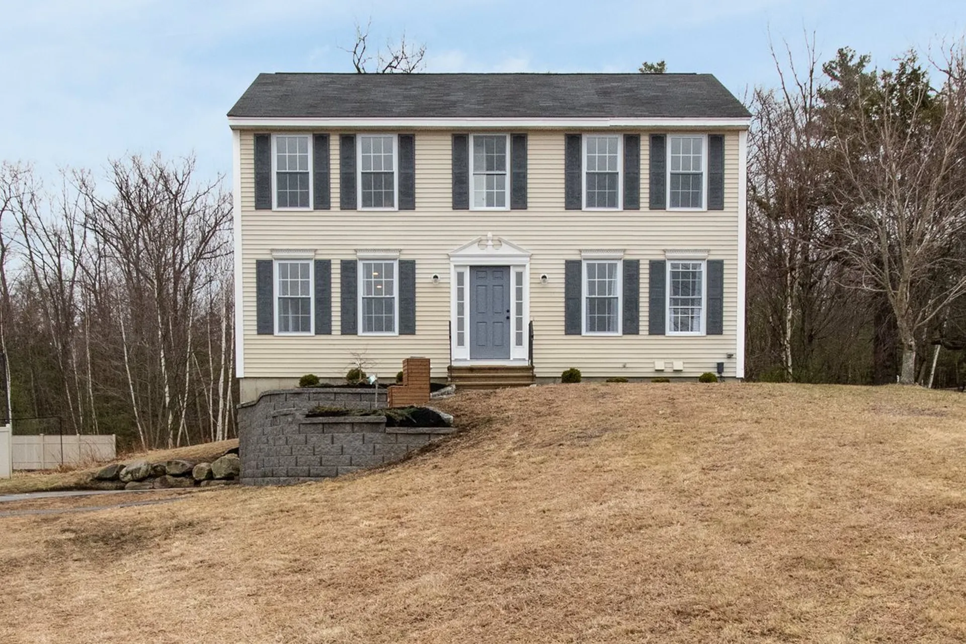 16 Meetinghouse Drive Londonderry NH 03053