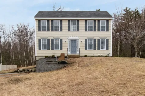16 Meetinghouse Drive Londonderry NH 03053