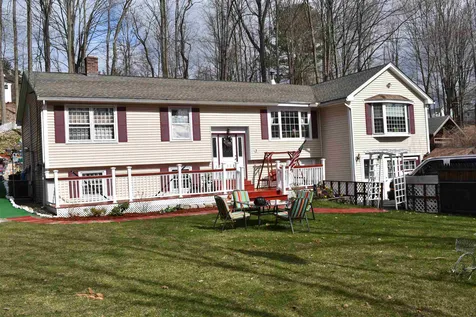 9 Aiken Street Derry NH 03038