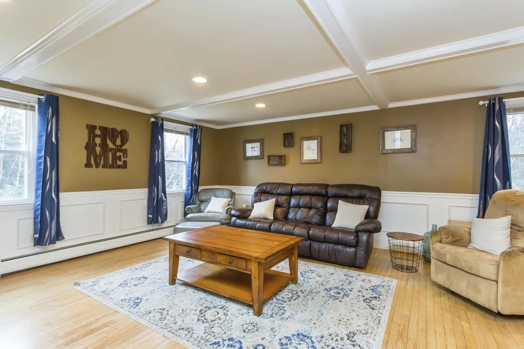 11 Grapevine Drive Fremont NH 03044