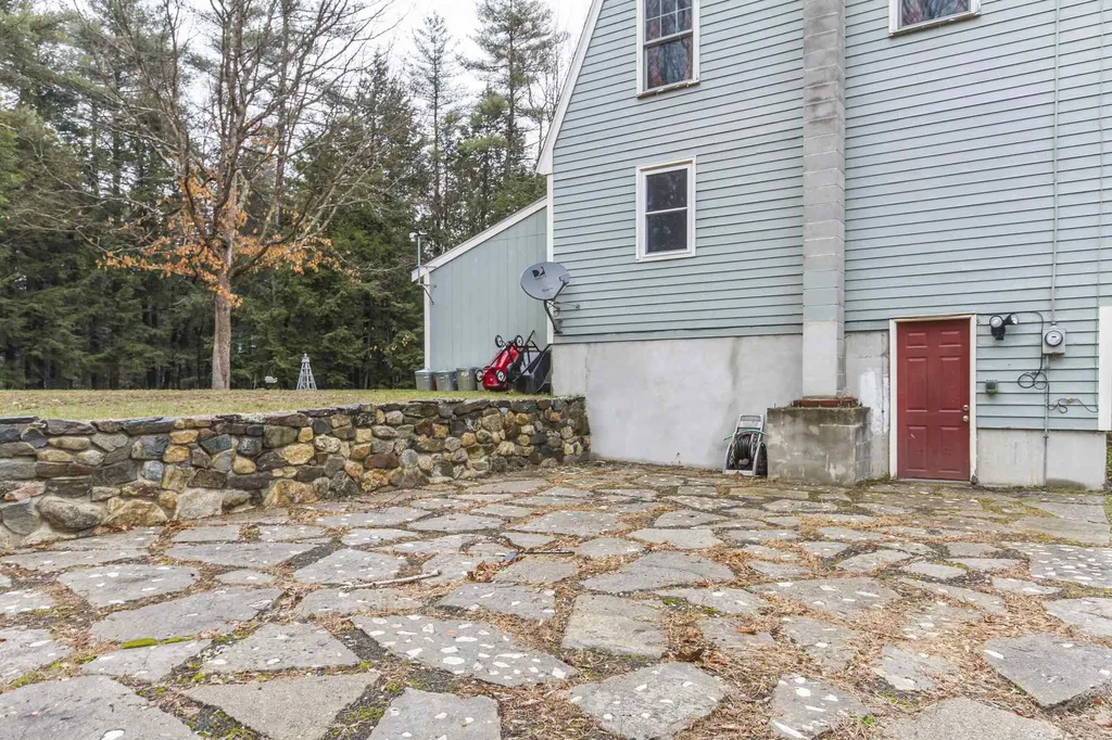 11 Grapevine Drive Fremont NH 03044