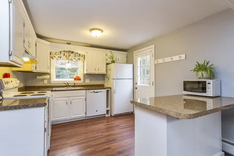 11 Grapevine Drive Fremont NH 03044