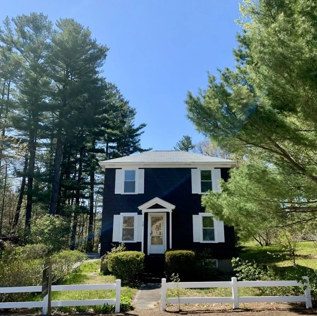 12 Adelaide Street Hudson NH 03051