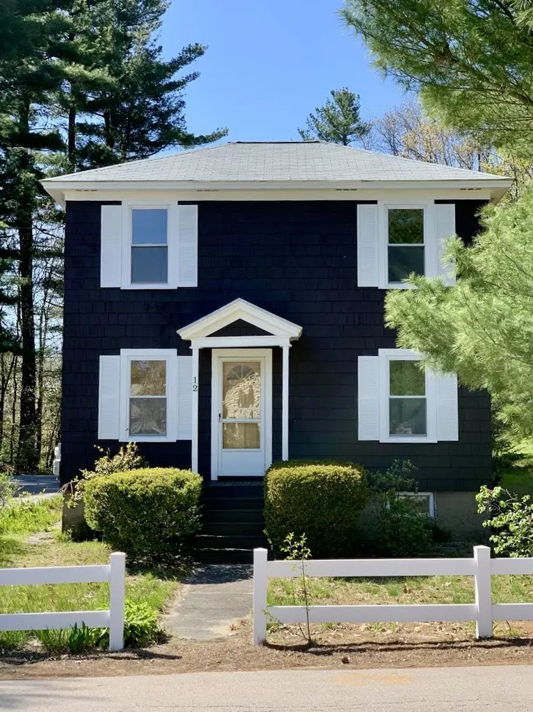 12 Adelaide Street Hudson NH 03051