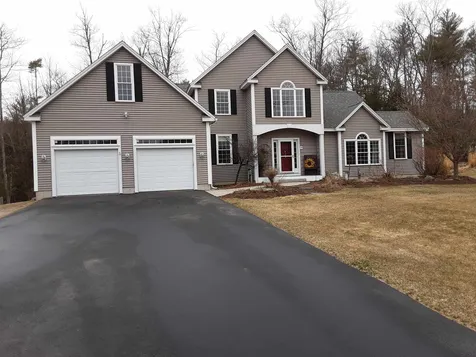 18 Swan Circle Concord NH 03301