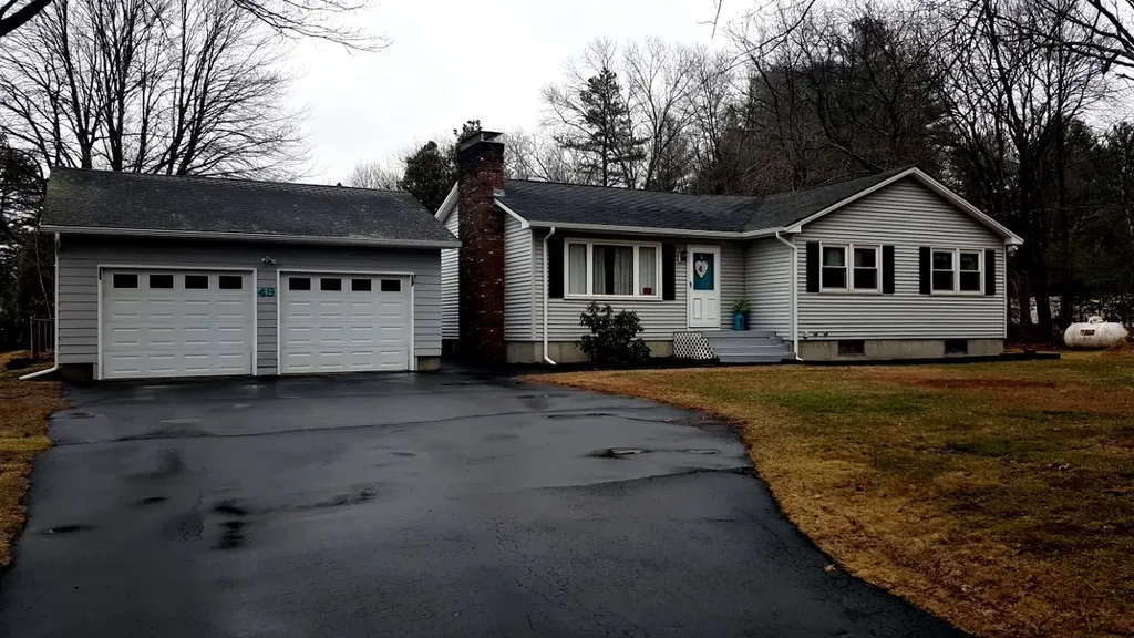 49 Robyn Avenue Litchfield NH 03052
