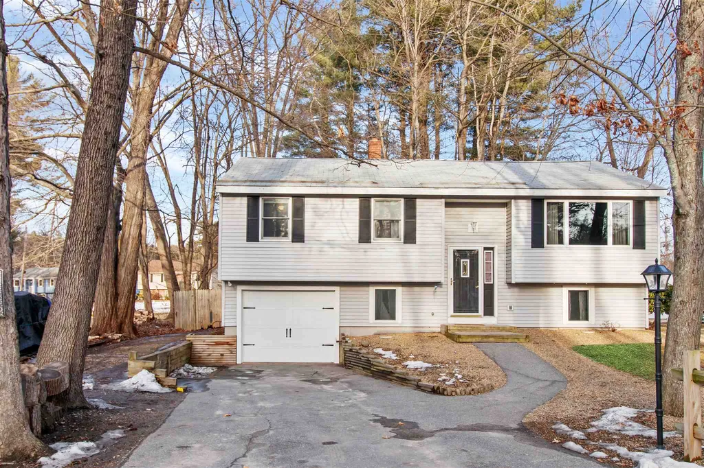 12 Eayers Pond Road Hudson NH 03051