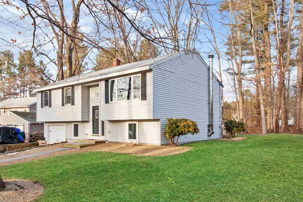 12 Eayers Pond Road Hudson NH 03051
