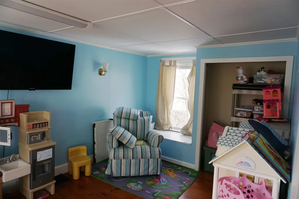 12 Woodland Avenue Laconia NH 03246