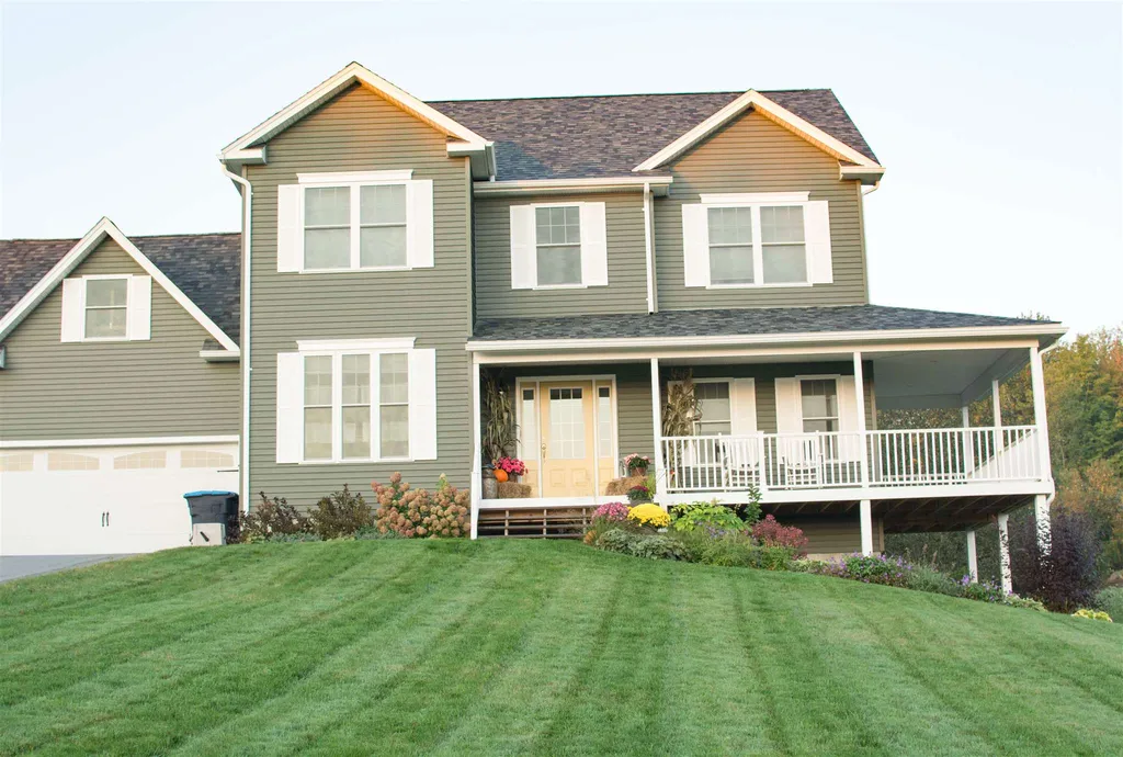 37 Lochmoor Road Fairfax VT 05454